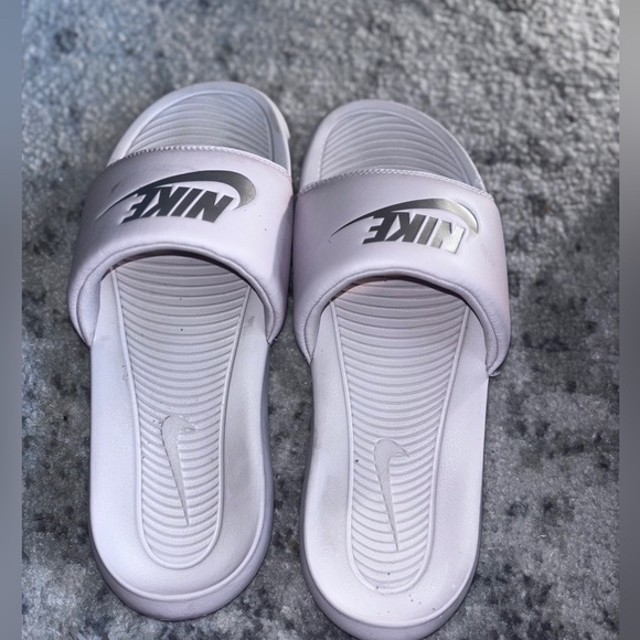 Bundle of 2 Pairs of Nike slides Pink pair and Black pair - Picture 4 of 6